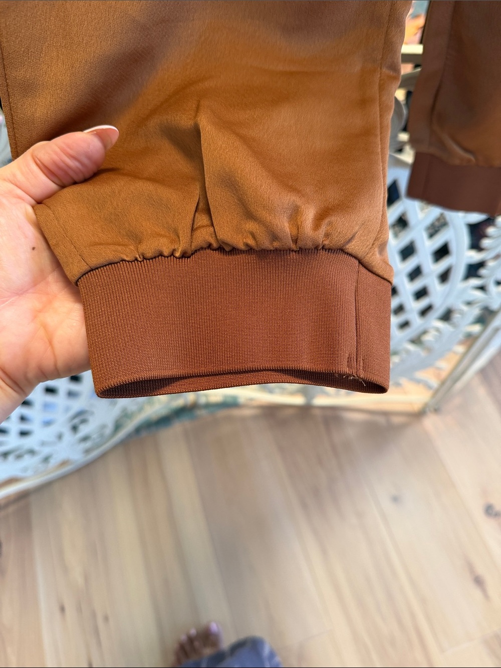 Banana Republic Woman’s Cargo Jogger Pants in Rust - Picture 5 of 8